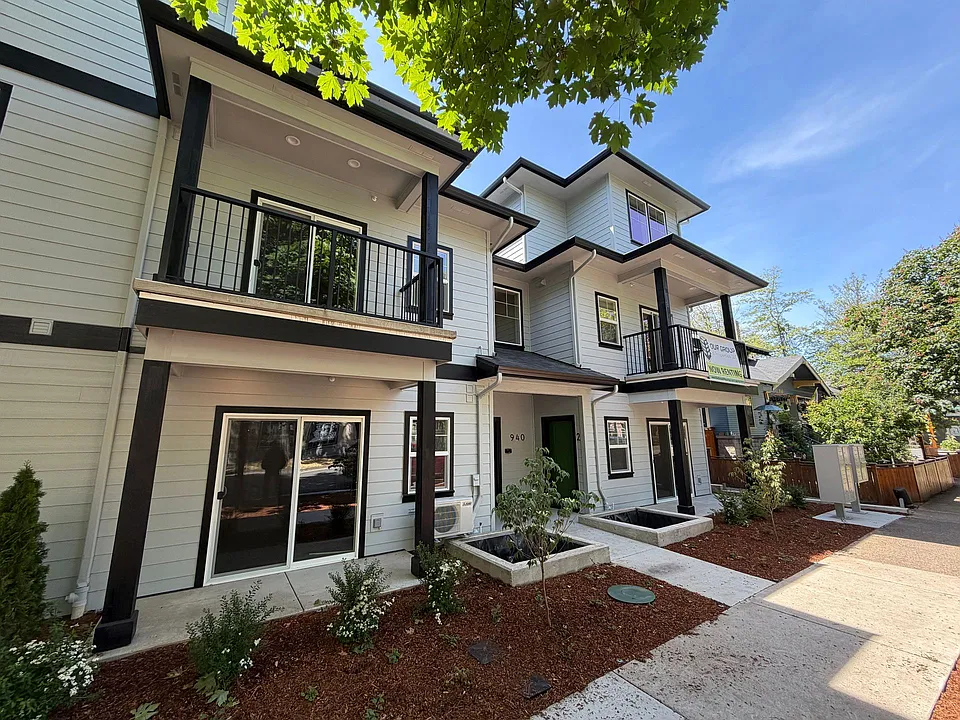 Brand New 2 bedroom 1.5 bath unit