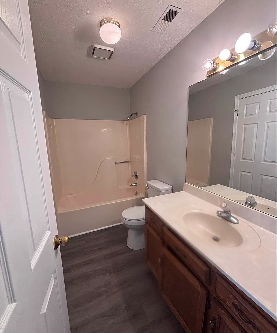3 bed, 1232 sqft, $995 — Photo 4