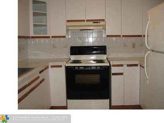 4th image of 10621 Royal Palm Blvd #11