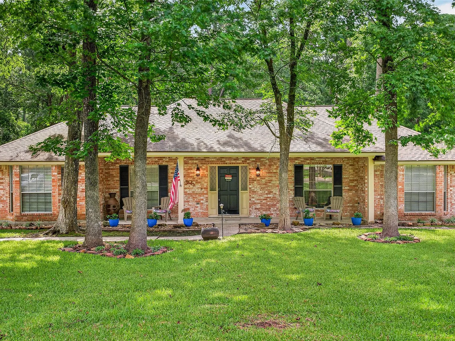 4 bed, 3.0 bath, 2490 sqft, $2,550 — Photo 1