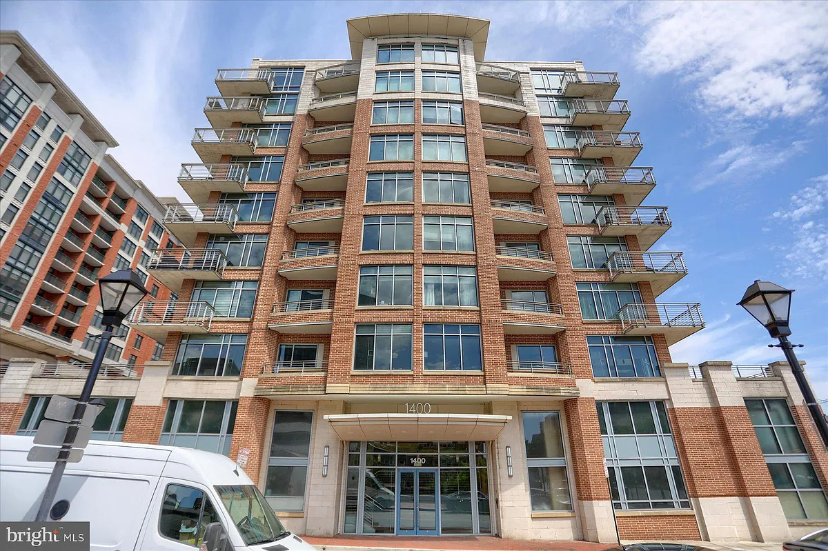 Building Photo - 1400 Lancaster St #802