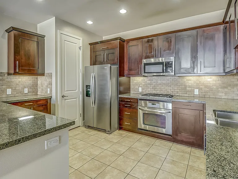 Axis 2300 Apartments — Photo 74