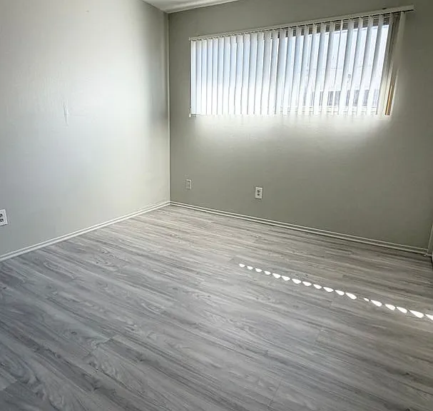10059 Pinewood Ave — Photo 9