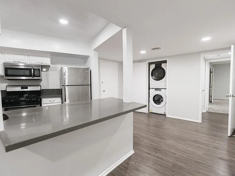 8375 Fountain Ave — Photo 12