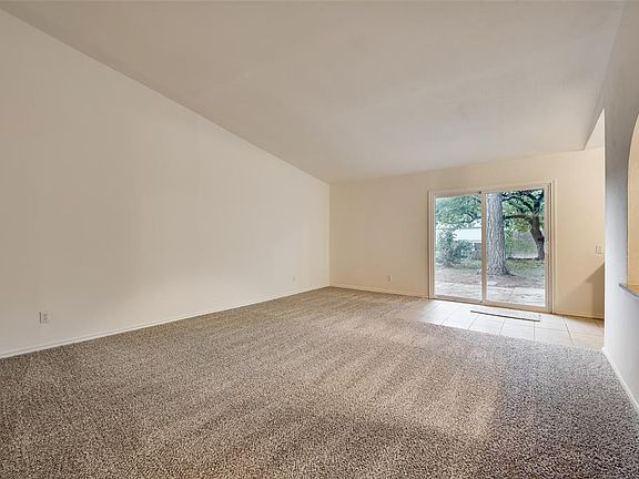 4th image of 1533 Camelia Dr
