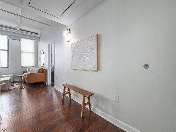 5th image of 1133 W 9th St APT 210
