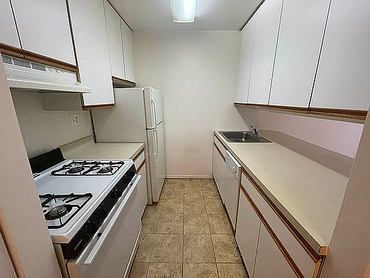 2nd image of 75-05 113th St #B3