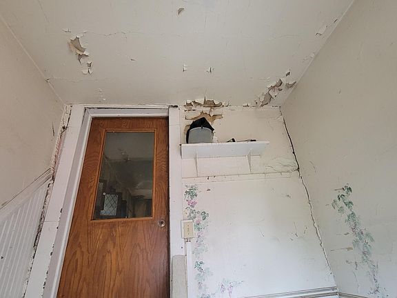 2nd image of 400 S Superior St