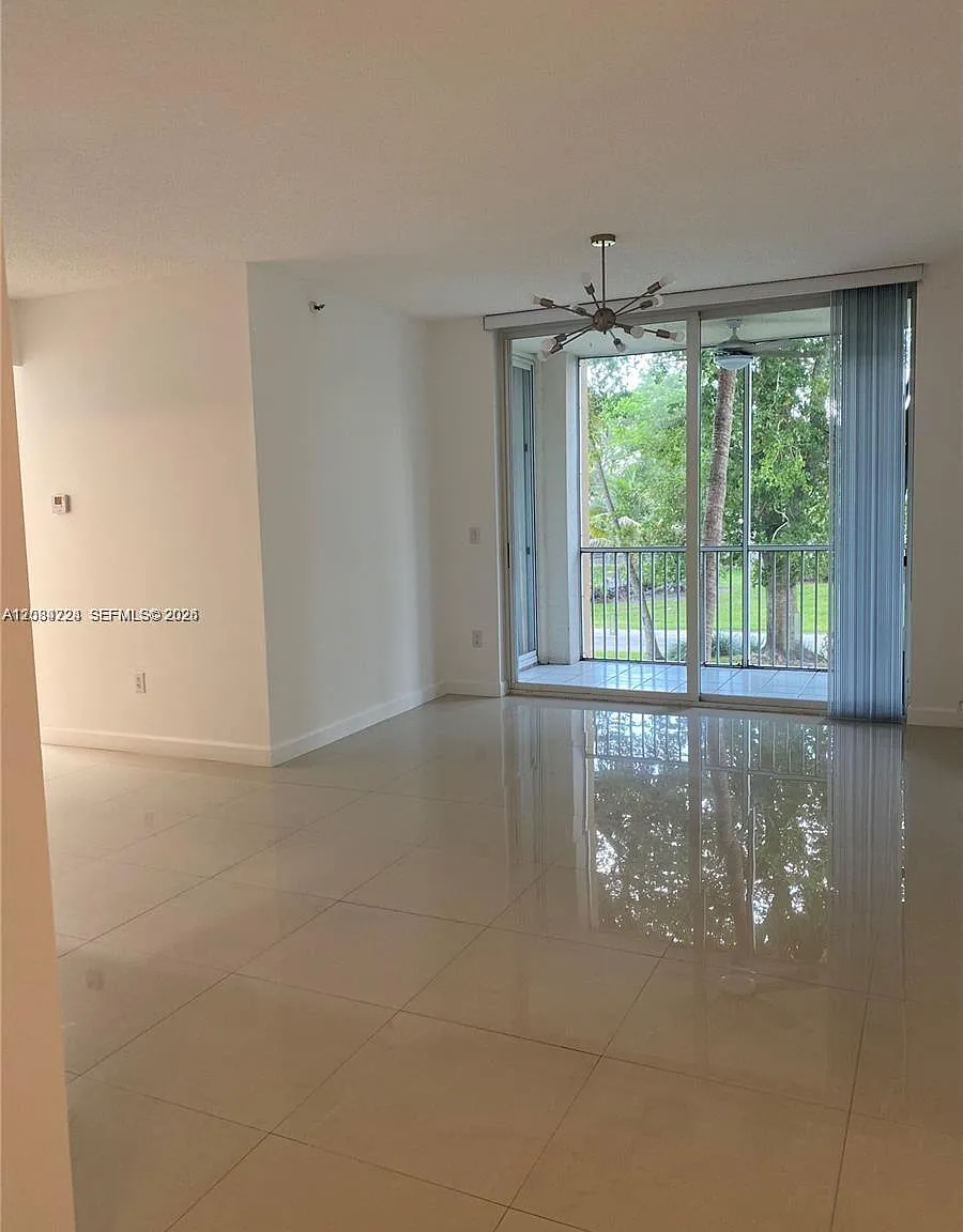 Doral House Condo No 2 — Photo 2