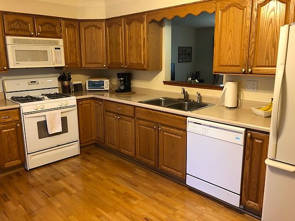 5th image of 102 Robinson Dr