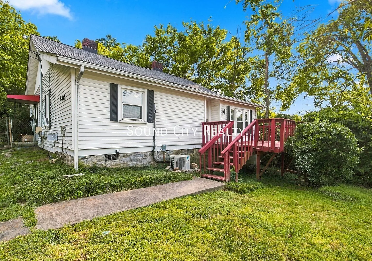 Sylvan Heights, large 1 bedroom 1 bath includes water, lawn, trash, pet friendly, renovated. — Photo 2