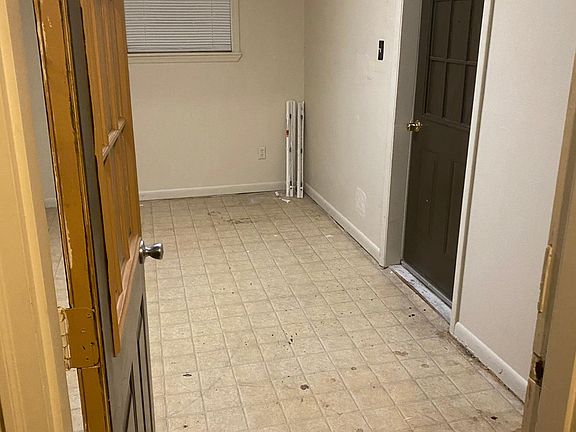 2nd image of 908 S Oak St