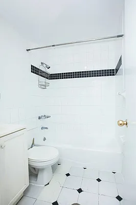 Rented by Bohemia Realty Group | media 27