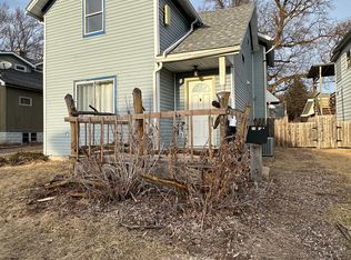 34 1/2 N 4th St, Savanna, IL 61074