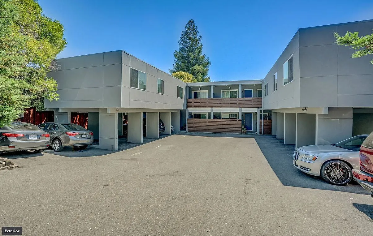 2 bed, 750 sqft, $2,300 — Photo 1