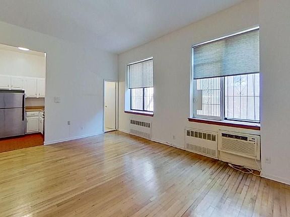 4th image of 310 W 80th St APT 6D