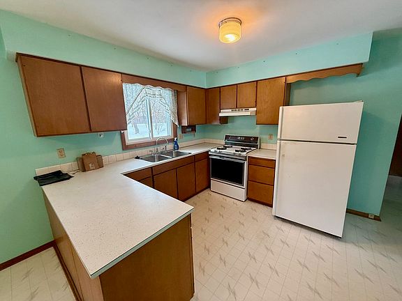 2nd image of 10622 N Oakway Ln