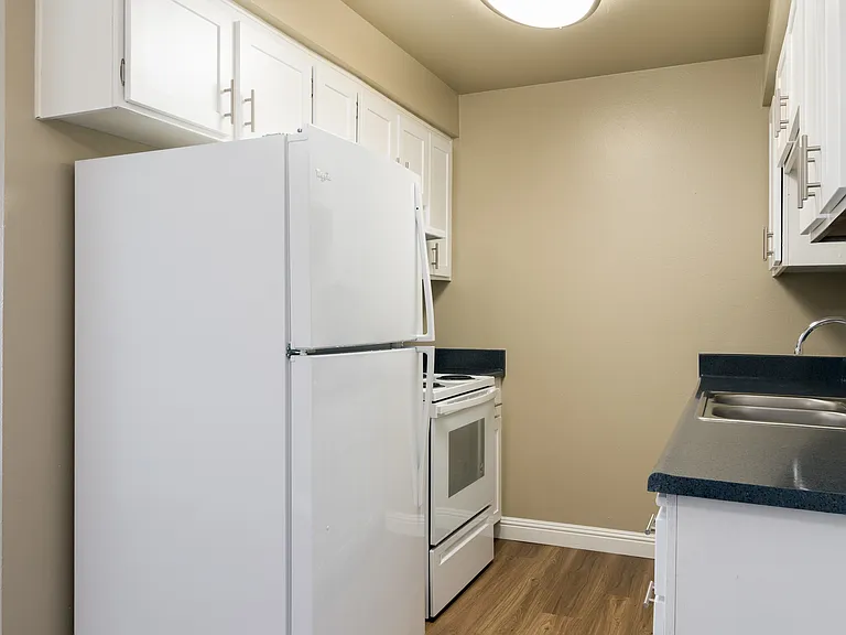 Casa Grande Apartments — Photo 18