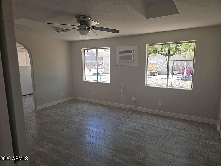 1584 N Wood St — Photo 8