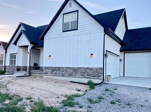 3rd image of 133 N Paige Ln