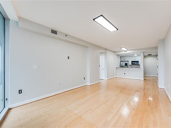 4th image of 3338 Peachtree Rd NE APT 903