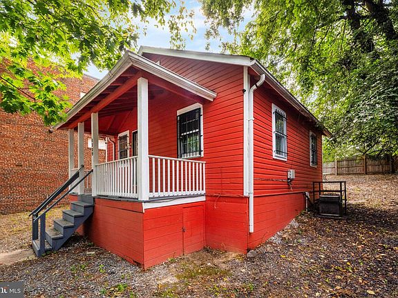 3rd image of 4239 Edson Pl NE