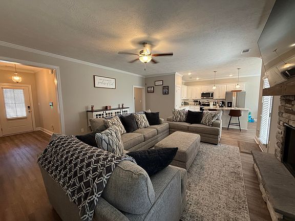 5th image of 1110 Boneville Road