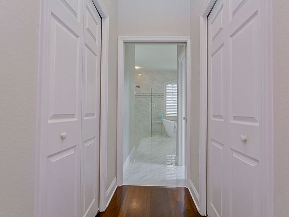 His/Her's 2 walk in closets