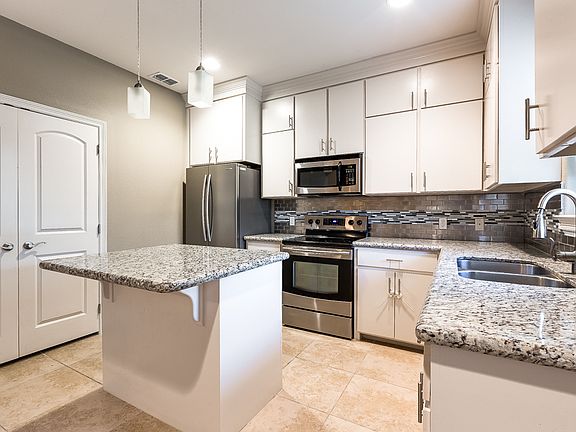 2nd image of 832 Casa Vieja St