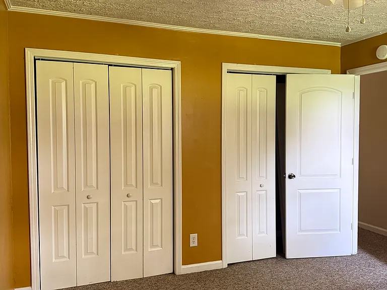 210 Oak St — Photo 14
