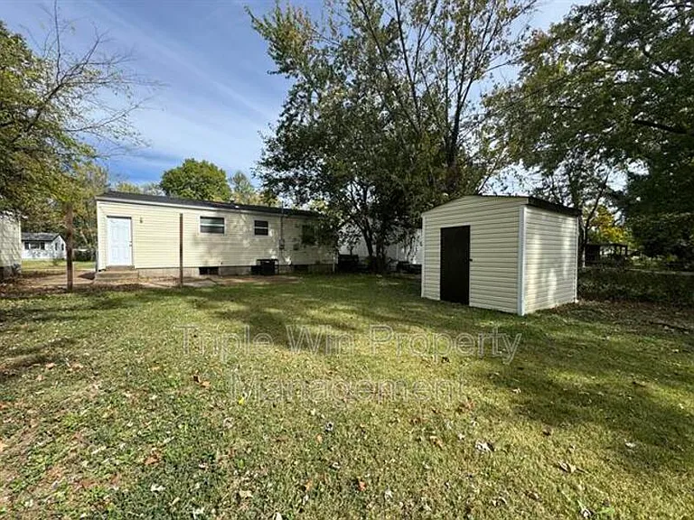 1372 Farmview Ave — Photo 7