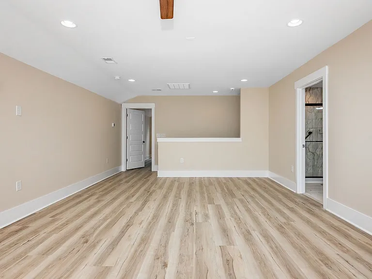 7129 Spoleto Dr — Photo 55