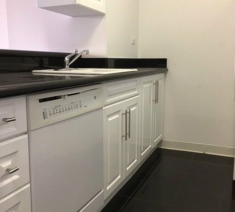 3rd image of 400 E 71st St APT 20G