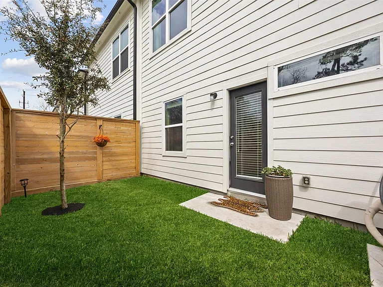 2323 Warhol Way — Photo 27