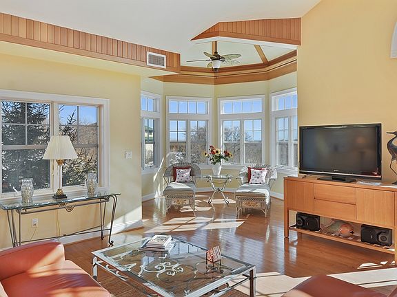3rd image of 15 Fairmont Ave