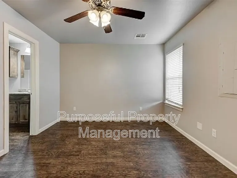 4313 Edinburg Way — Photo 29