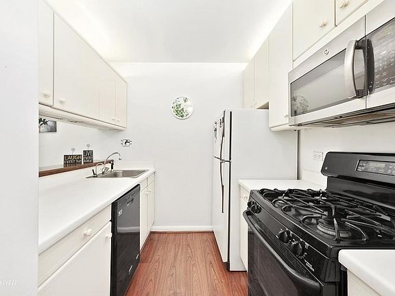 5th image of 415 E 37th St APT 29H
