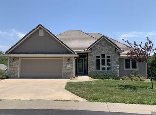 6807 SW Cottonwood Cir, Topeka, KS 66614