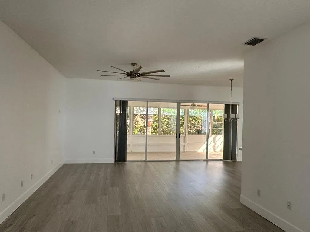 5625 Deepdale Dr — Photo 2