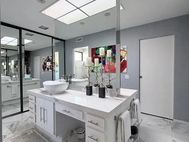 135 Desert West Dr — Photo 25