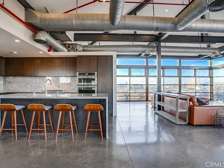 100 W 5th St #Penthouse 9B — Photo 8