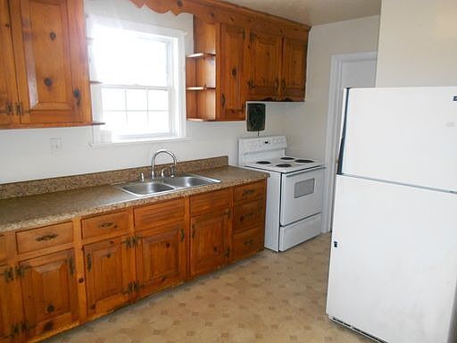 2nd image of 701 Kaki Dr