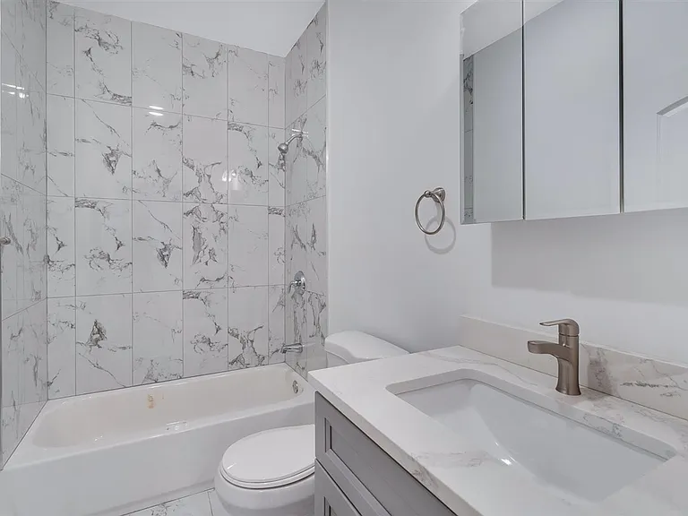 725 Sip St #404 — Photo 6