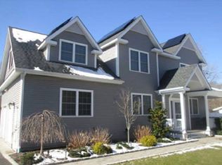 74 Lewis Rd, East Quogue, NY 11942