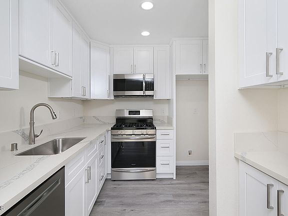 5th image of 10455 Newhome Ave Unit 3