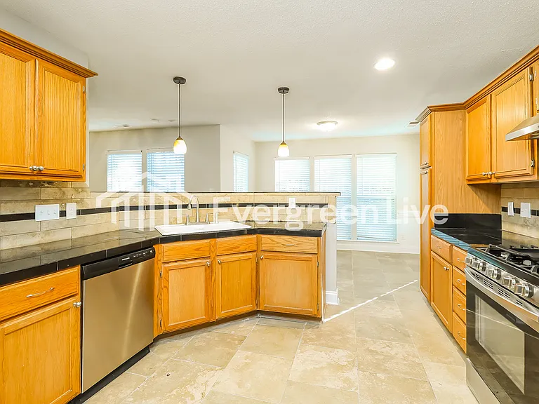 14801 Ashlight Dr — Photo 4