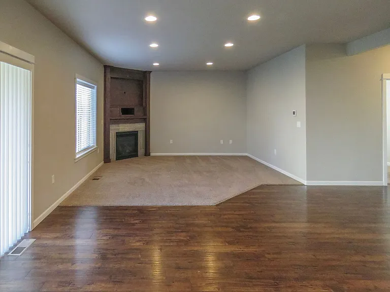 384 SW Mount Rainier St — Photo 11