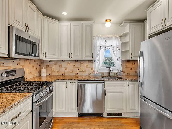 4th image of 2116 Glenwood Drive