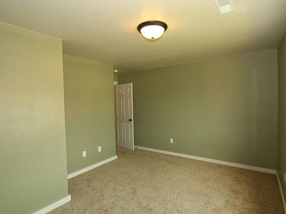 5th image of 935 Forestglen Dr #1