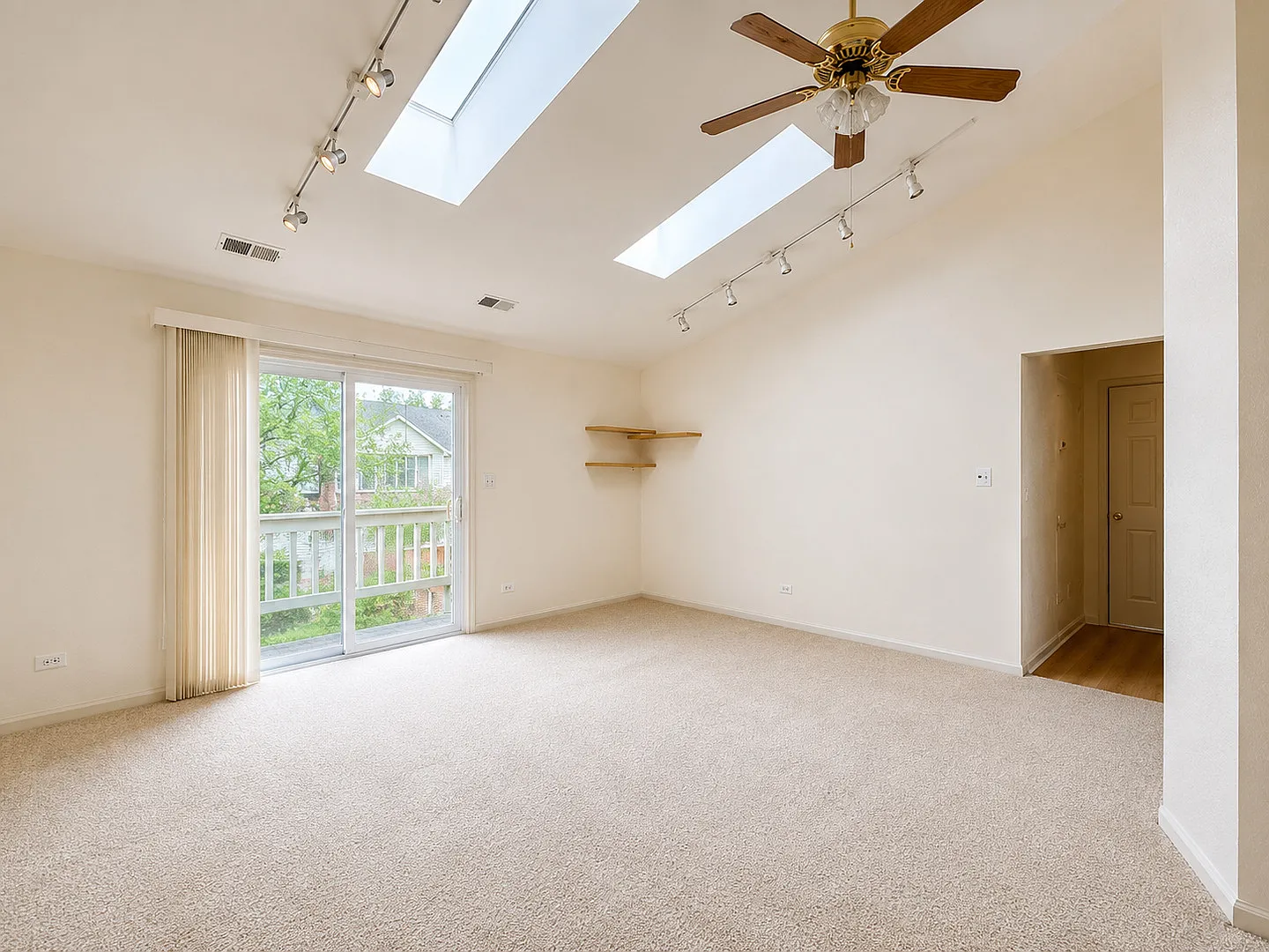 3 bed, 1400 sqft, $2,900 — Photo 2